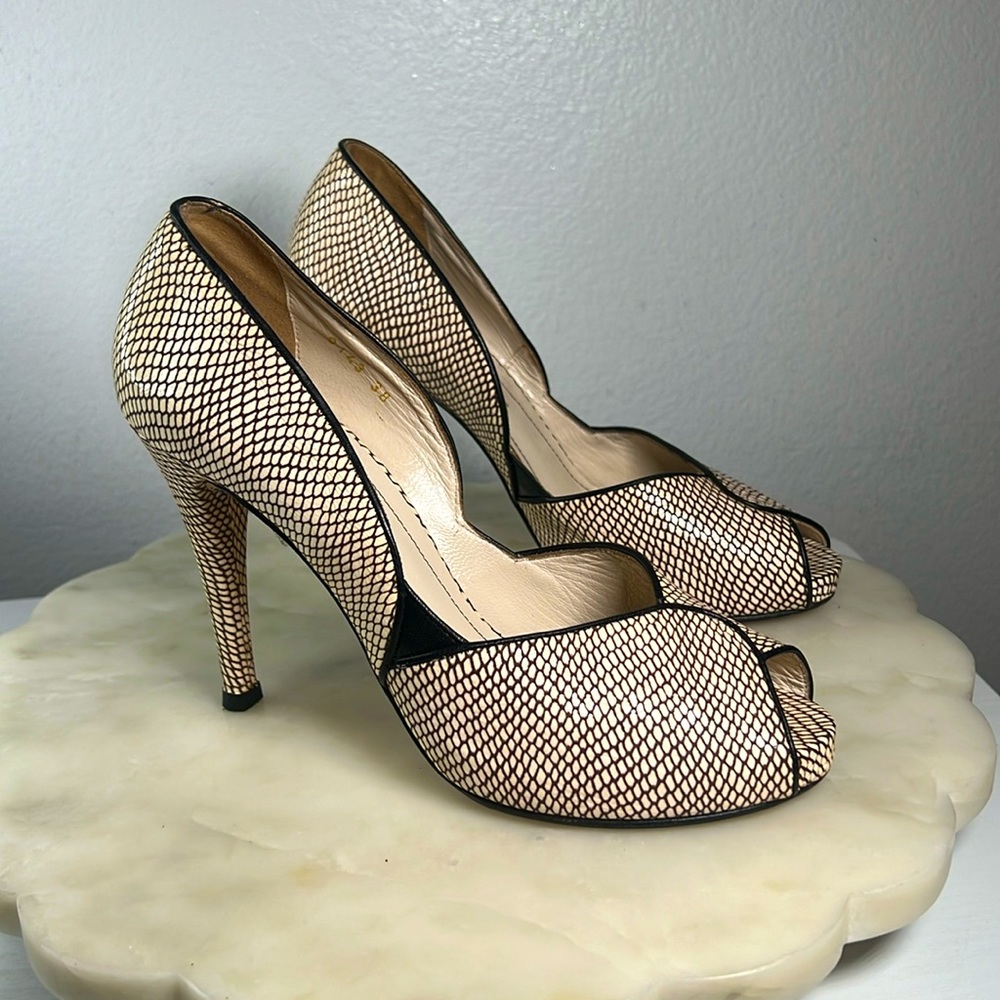 Women’s Fellini peep toe animal print heels Sz 7.5